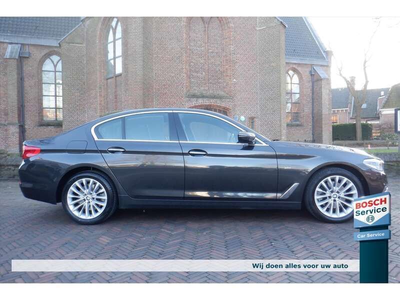 Grijs Gebruikt 2017 BMW 520 Luxury Line Sedan | € 19.900 (Eerlijke prijs) - Afbeelding 1/4