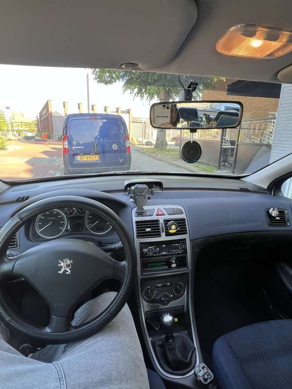 Gebruikt 2002 Peugeot 307 Sedan | € 1.200 (Eerlijke prijs) - Afbeelding 1/4