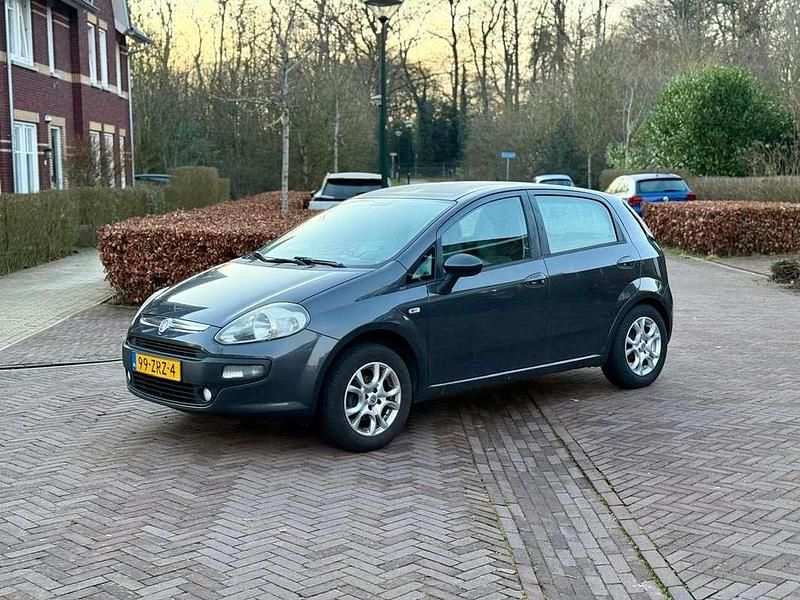 Grijs Occasion 2010 Fiat Punto Dynamic Hatchback | € 1.999 (Eerlijke prijs) - Afbeelding 1/4