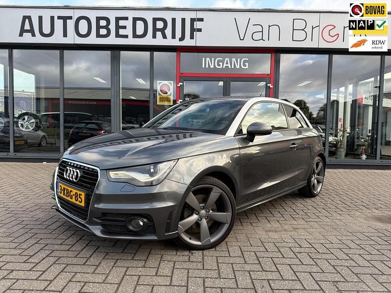 Grijs, metallic lak Gebruikt 2011 Audi A1 S-Line Hatchback | € 8.900 (Goede deal) - Afbeelding 1/4