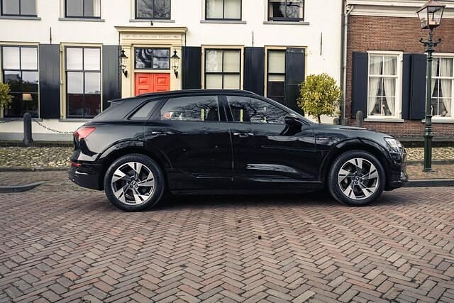 Occasion Audi e-tron 300 kW (408 PK) 2021 Zwart (metallic) SUV