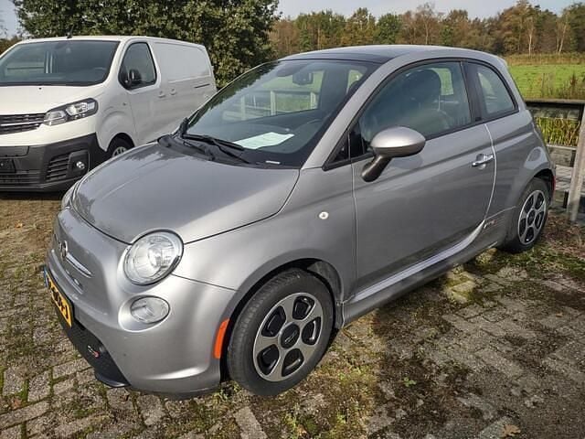 Grijs, metallic lak Gebruikt 2015 Fiat 500e Classica Hatchback | € 8.450 - Afbeelding 1/4