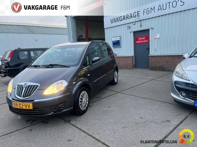 Grijs Gebruikt 2008 Lancia Musa MPV | € 2.450 (Eerlijke prijs) - Afbeelding 1/4