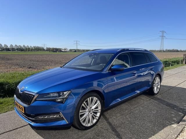 Blauw Gebruikt 2021 Skoda Superb Stationwagen | € 28.950 (Iets duurder) - Afbeelding 1/4