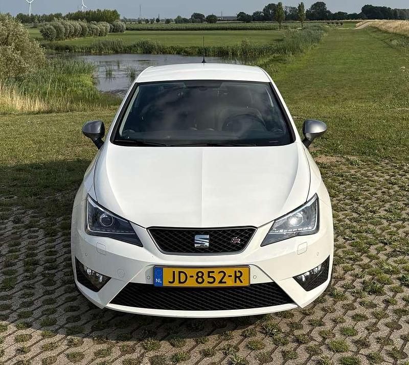Wit Gebruikt 2016 Seat Ibiza FR Coupé | € 6.850 - Afbeelding 1/4