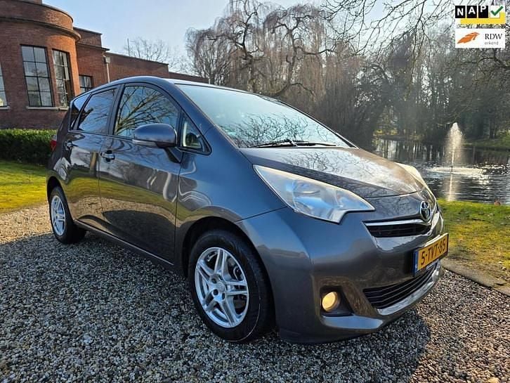 Occasion Toyota Verso-S 99 PK (72 kW) 2014 Grijs MPV