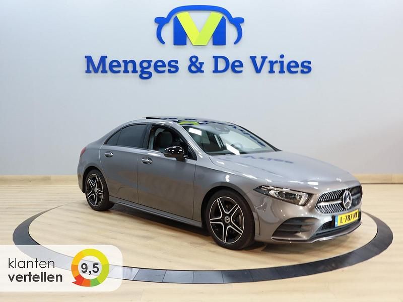 Grijs Gebruikt 2021 Mercedes A180 Business Sedan | € 27.995 (Iets duurder) - Afbeelding 1/3