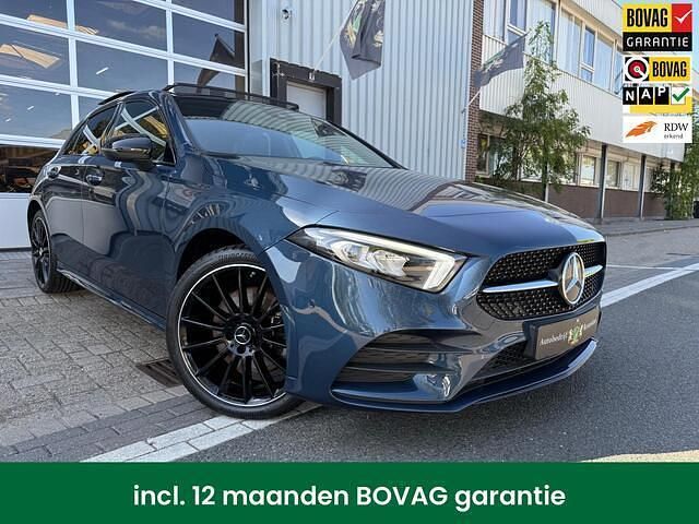 Blauw Gebruikt 2022 Mercedes A250 AMG Hatchback | € 37.950 (Duur) - Afbeelding 1/4