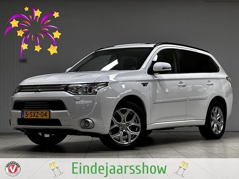 Wit (parellak) Gebruikt 2013 Mitsubishi Outlander P-HEV Instyle SUV | € 7.995 (Super prijs) - Afbeelding 1/4