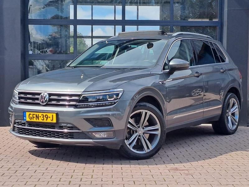 Grijs Gebruikt 2019 VW Tiguan Highline SUV | € 28.450 (Super prijs) - Afbeelding 1/4