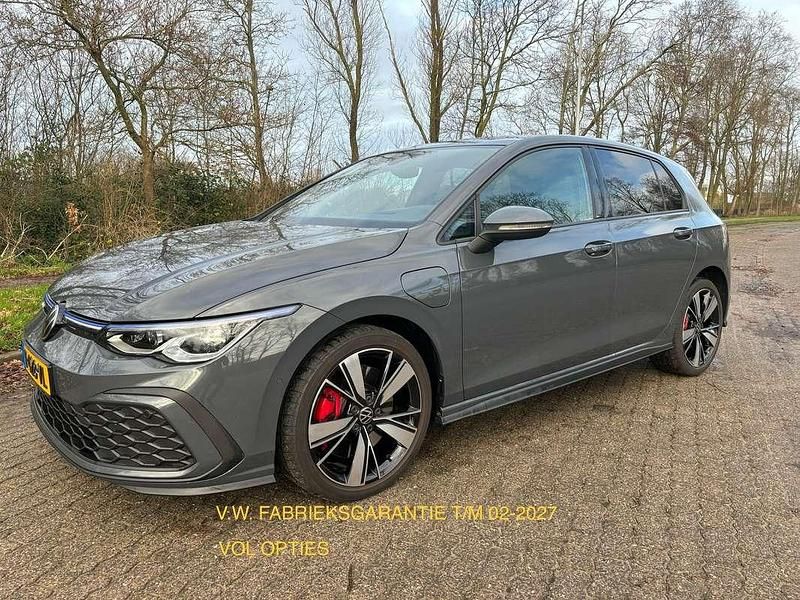 Grijs Gebruikt 2022 VW Golf VIII GTE Hatchback | € 31.950 (Iets duurder) - Afbeelding 1/4