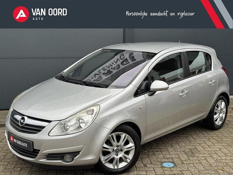 Grijs Occasion 2011 Opel Corsa Cosmo Hatchback | € 5.420 (Iets duurder) - Afbeelding 1/4