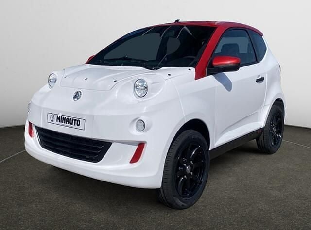 Wit Nieuw 2025 Aixam eMinauto Chic Hatchback | € 14.999 - Afbeelding 1/4