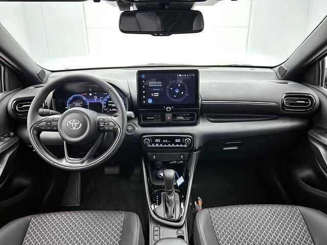 Nieuw Toyota Yaris Executive 131 PK (96 kW) 2026 Blauw metallic Hatchback