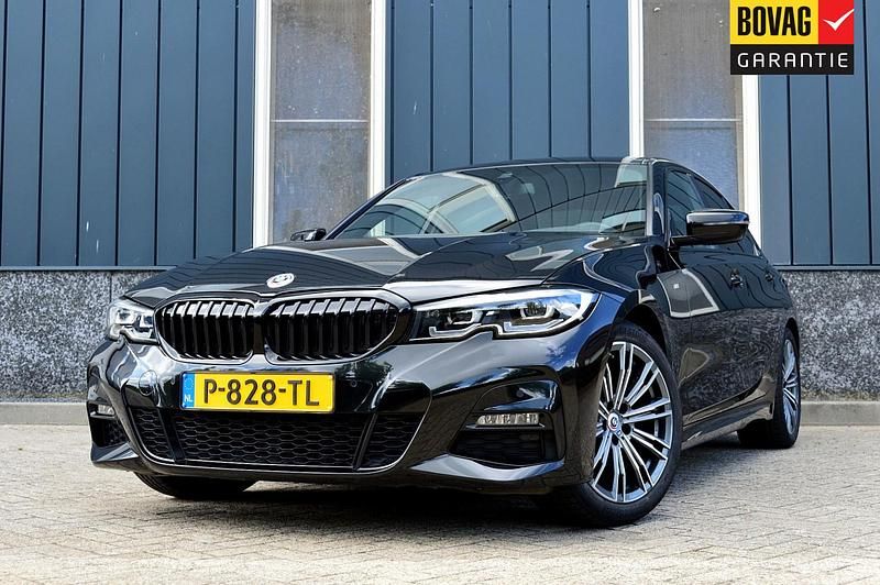 Zwart Occasion 2022 BMW 320 M Sport Sedan | € 34.950 (Eerlijke prijs) - Afbeelding 1/4
