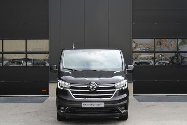 Zwart Nieuw 2024 Renault Trafic Van | € 34.350 (Goede deal) - Afbeelding 1/4