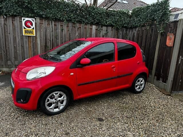 Rood Gebruikt 2012 Citroën C1 First Hatchback | € 3.245 (Goede deal) - Afbeelding 1/4