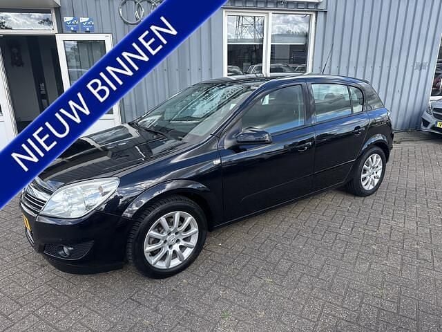 Zwart Gebruikt 2010 Opel Astra Hatchback | € 1.990 (Goede deal) - Afbeelding 1/4