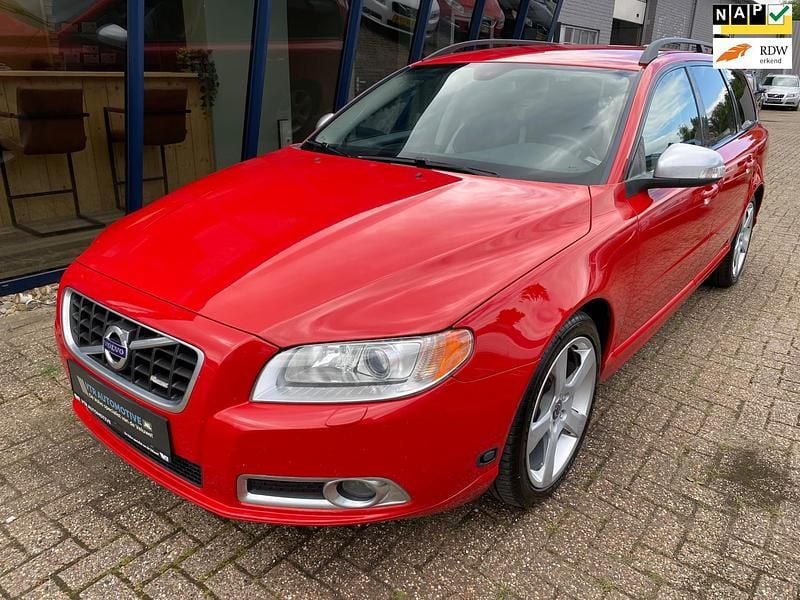 Rood Occasion 2011 Volvo V70 R-Design Stationwagen | € 11.945 (Eerlijke prijs) - Afbeelding 1/4