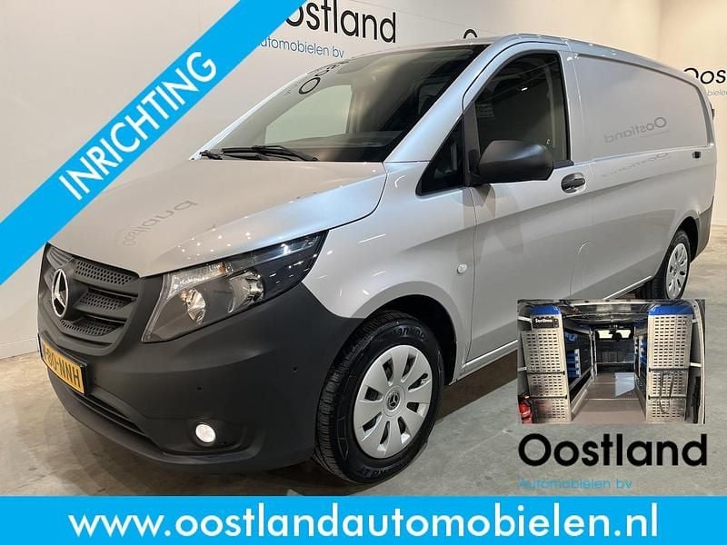 Grijs (metallic) Gebruikt 2023 Mercedes Vito Sedan | € 39.950 (Goede deal) - Afbeelding 1/4