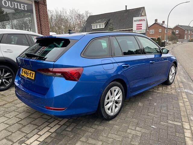 Occasion Skoda Octavia Business Line 110 PK (80 kW) 2021 Blauw Stationwagen