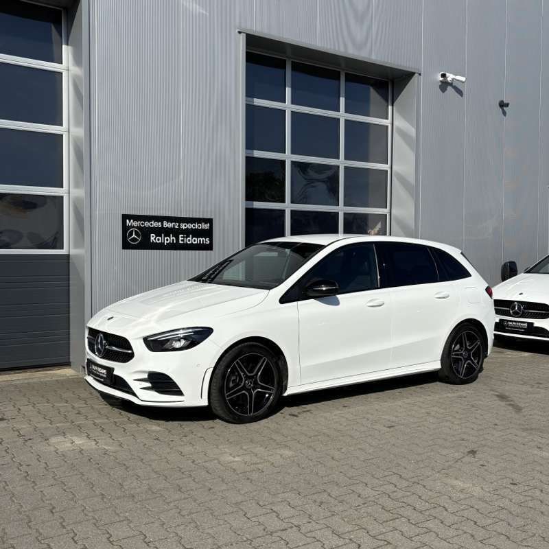 Wit Gebruikt 2022 Mercedes B250e AMG line MPV | € 28.950 (Goede deal) - Afbeelding 1/4