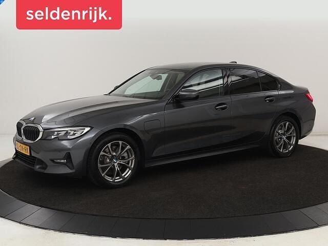 Grijs Gebruikt 2021 BMW 320 Sport Line Sedan | € 22.900 (Super prijs) - Afbeelding 1/4