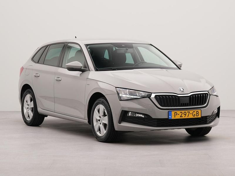 Occasion Skoda Scala Ambition 112 PK (82 kW) 2022 Grijs Hatchback