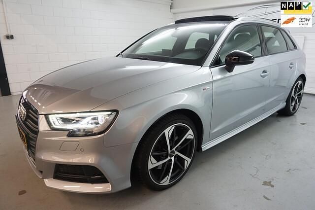 Grijs Gebruikt 2019 Audi A3 Sportback S-Line Hatchback | € 27.950 (Iets duurder) - Afbeelding 1/4
