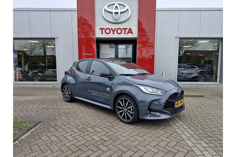Grijs Gebruikt 2025 Toyota Yaris Hybrid Sport Hatchback | € 36.900 - Afbeelding 1/1