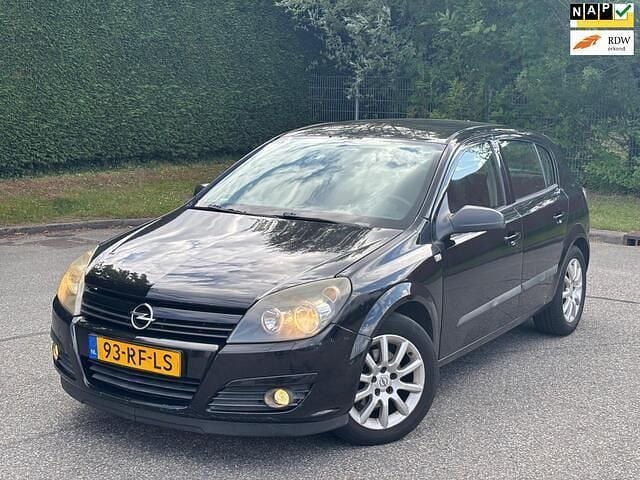 Zwart Gebruikt 2005 Opel Astra Sport Hatchback | € 1.150 (Goede deal) - Afbeelding 1/4