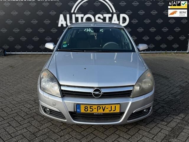 Occasion Opel Astra Enjoy 105 PK (77 kW) 2004 Grijs (metallic) Hatchback