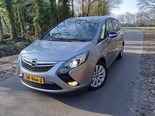 Grijs Occasion 2015 Opel Zafira Tourer Cosmo MPV | € 5.950 (Goede deal) - Afbeelding 1/4