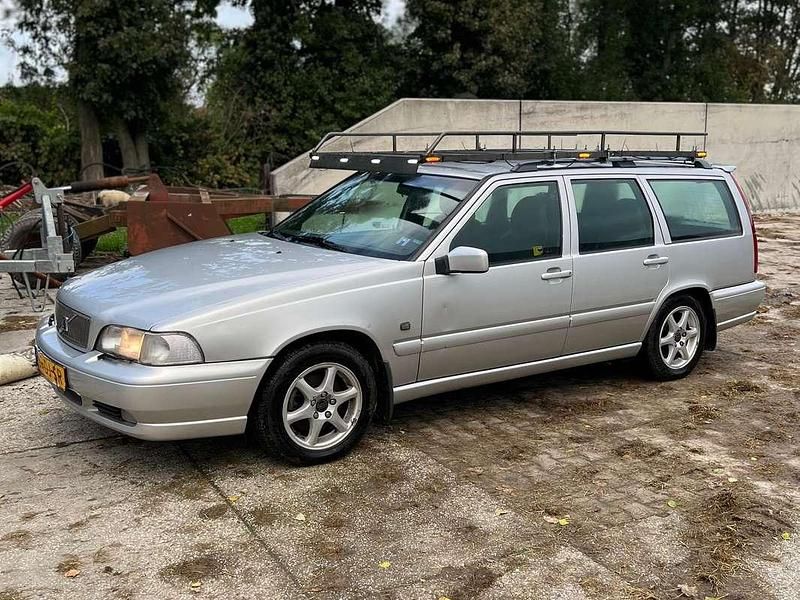 Zilver Occasion 1999 Volvo V70 Comfort Stationwagen | € 1.600 (Iets duurder) - Afbeelding 1/4