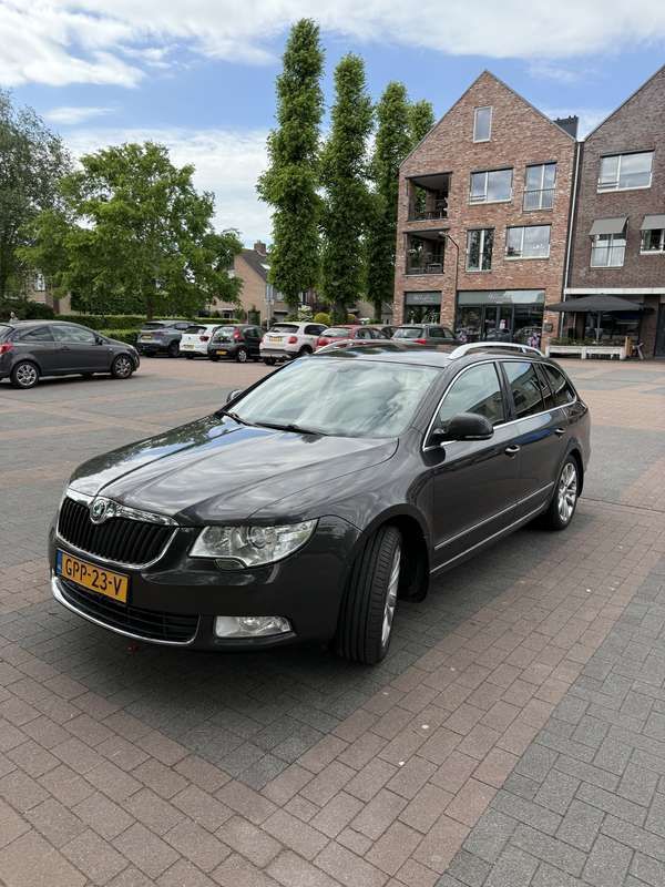 Gebruikt 2010 Skoda Superb Elegance Stationwagen | € 5.600 - Afbeelding 1/4