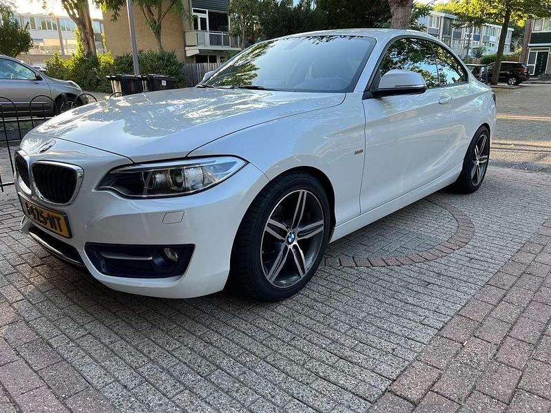 Wit Gebruikt 2015 BMW 218 Sport Line Coupé | € 14.950 (Duur) - Afbeelding 1/4