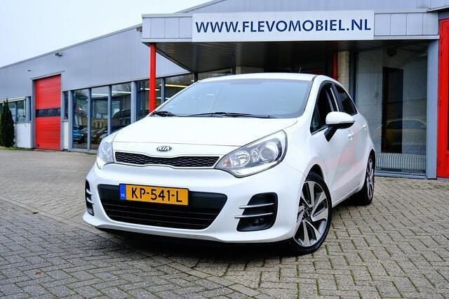 Wit Gebruikt 2017 Kia Rio Hatchback | € 11.950 (Eerlijke prijs) - Afbeelding 1/4