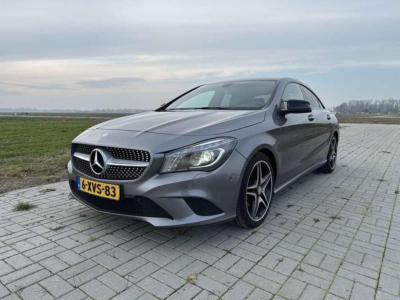 Grijs Occasion 2014 Mercedes CLA180 Edition Sedan | € 9.450 (Iets duurder) - Afbeelding 1/4