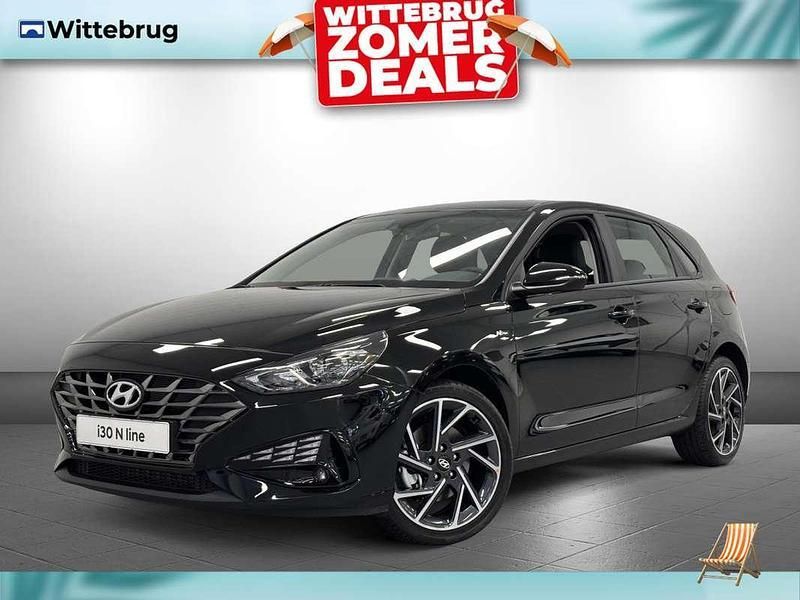 Zwart, metallic lak Nieuw 2025 Hyundai i30 Comfort Hatchback | € 33.925 (Duur) - Afbeelding 1/3