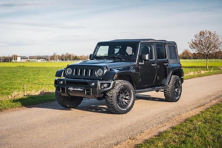 Zwart (metallic) Gebruikt 2011 Jeep Wrangler Unlimited Sport SUV | € 44.995 - Afbeelding 1/4