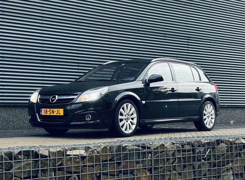 Zwart Gebruikt 2006 Opel Signum Sport Stationwagen | € 4.999 - Afbeelding 1/4