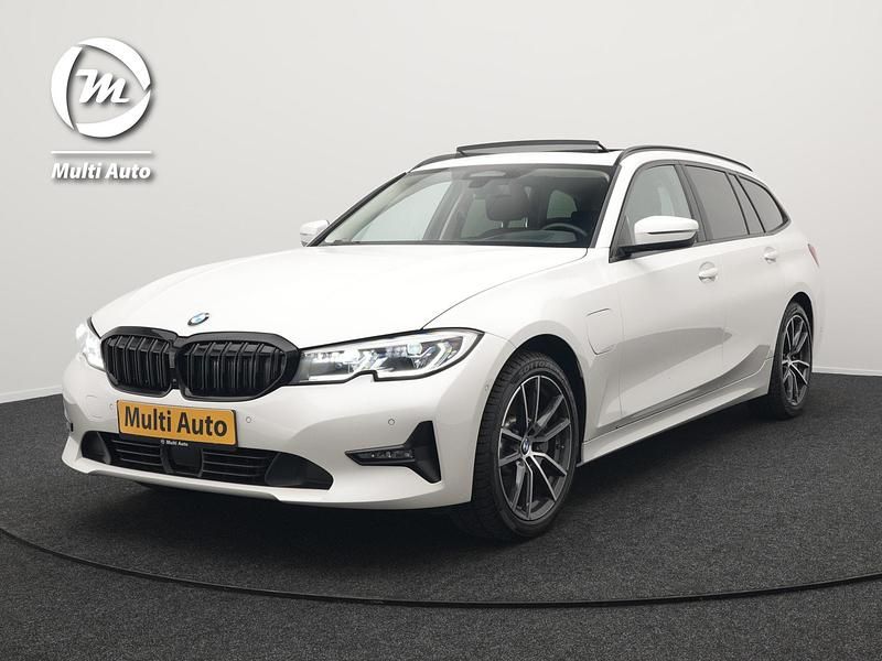 Wit Gebruikt 2021 BMW 330 Stationwagen | € 31.940 (Goede deal) - Afbeelding 1/3