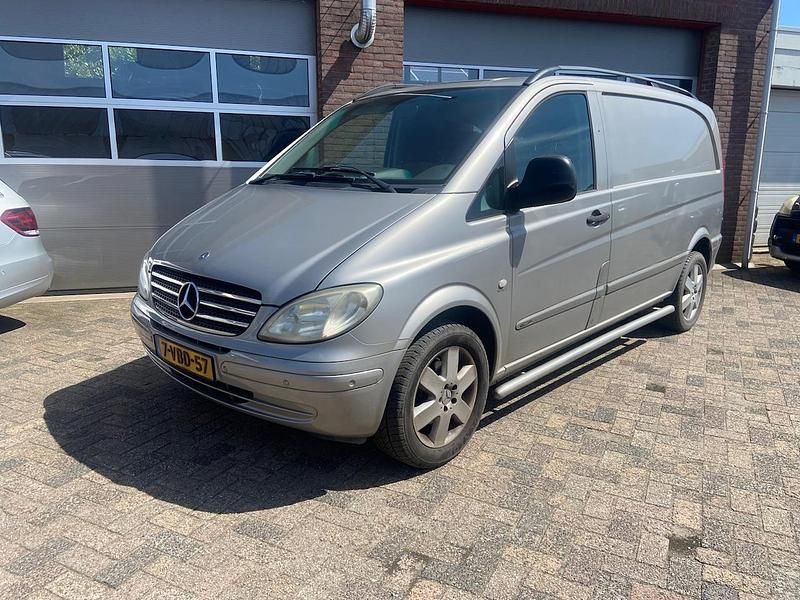 Grijs (metallic) Occasion 2009 Mercedes 320 | € 5.750 (Eerlijke prijs) - Afbeelding 1/4