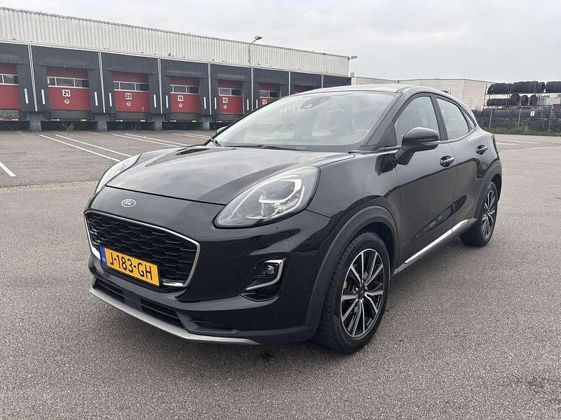 Zwart Gebruikt 2020 Ford Puma Gen-E Titanium MPV | € 13.250 (Eerlijke prijs) - Afbeelding 1/4