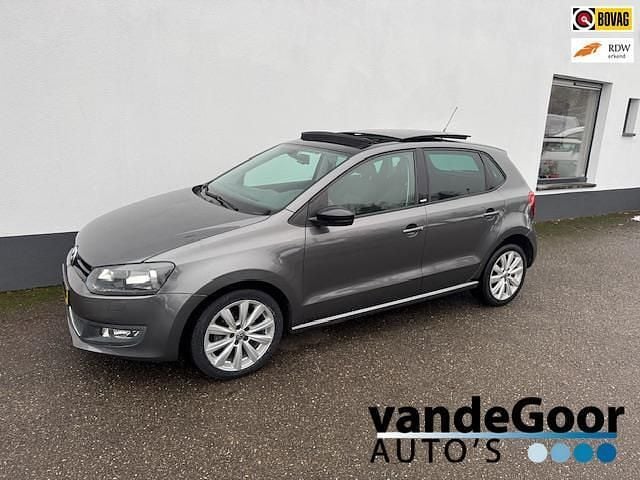 Grijs (metallic) Occasion 2012 VW Polo Style Hatchback | € 4.250 (Goede deal) - Afbeelding 1/4