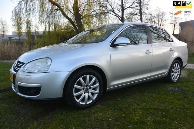 Grijs Gebruikt 2009 VW Jetta Comfortline Sedan | € 3.500 (Eerlijke prijs) - Afbeelding 1/4