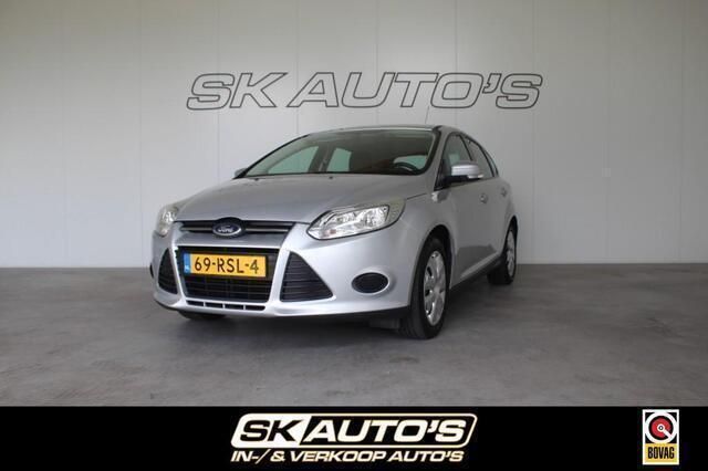 Grijs Gebruikt 2011 Ford Focus Trend Sedan | € 7.495 (Iets duurder) - Afbeelding 1/4