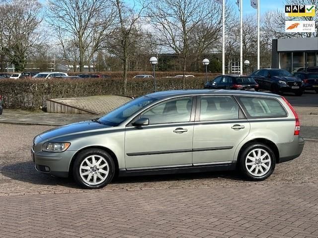 Beige, metallic lak Gebruikt 2006 Volvo V50 Stationwagen | € 1.650 (Eerlijke prijs) - Afbeelding 1/4