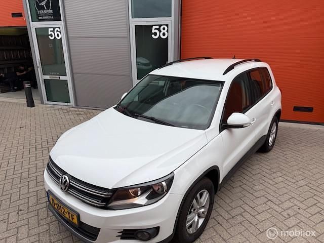 Wit Gebruikt 2015 VW Tiguan Comfortline SUV | € 11.950 (Eerlijke prijs) - Afbeelding 1/4