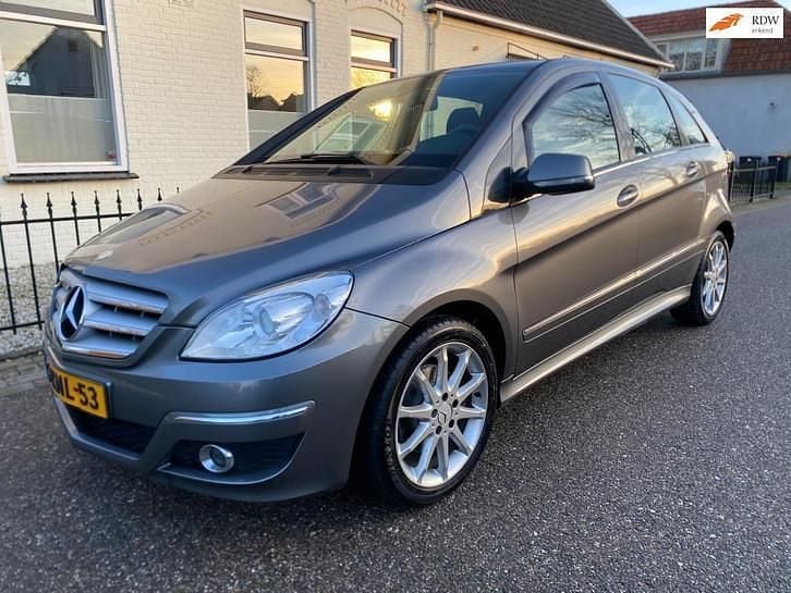 Grijs Occasion 2009 Mercedes B180 Business MPV | € 3.450 (Eerlijke prijs) - Afbeelding 1/4